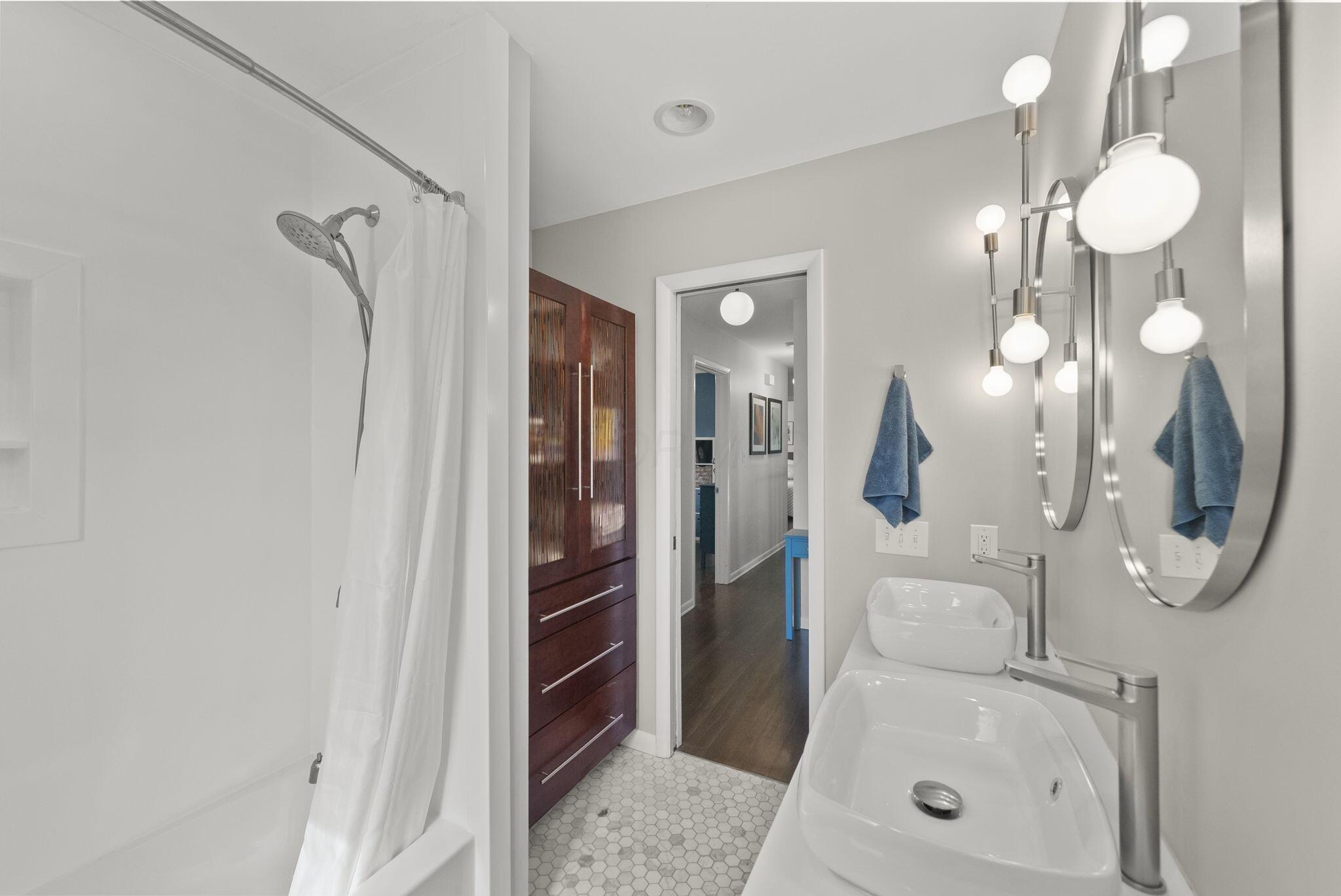 194 W New England Avenue