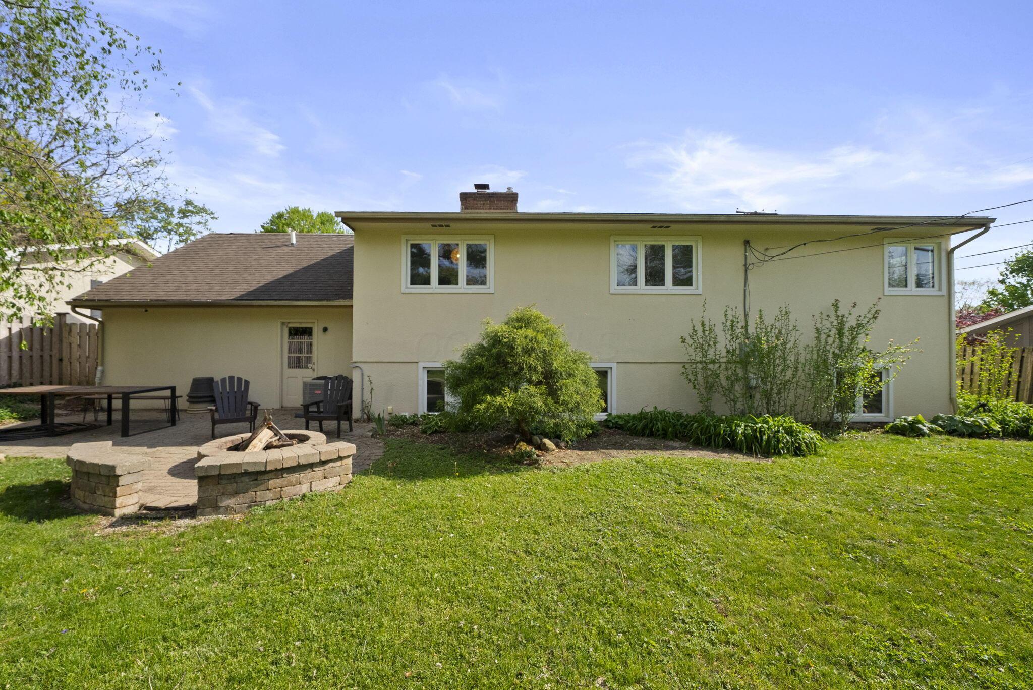 194 W New England Avenue