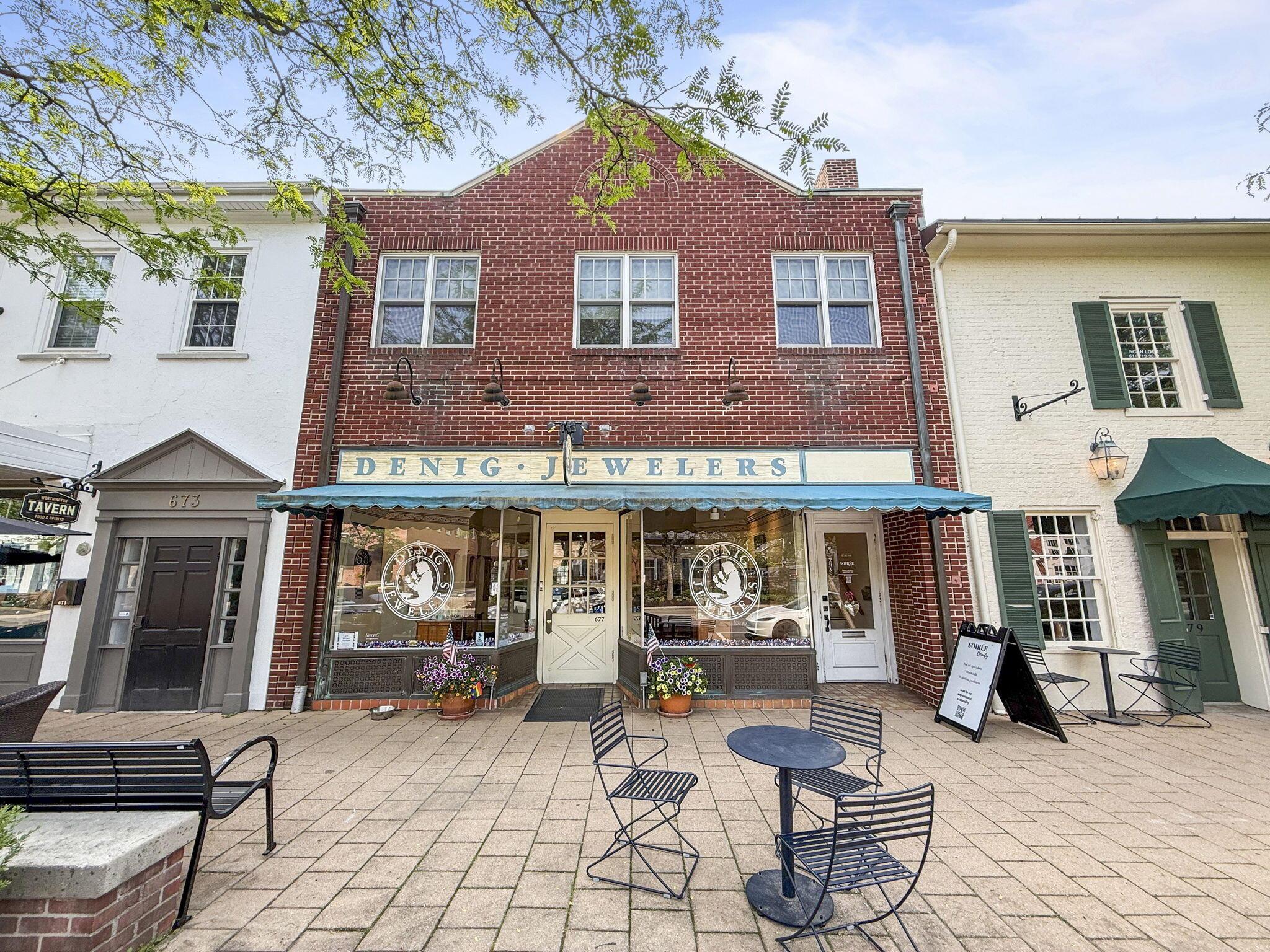 194 W New England Avenue