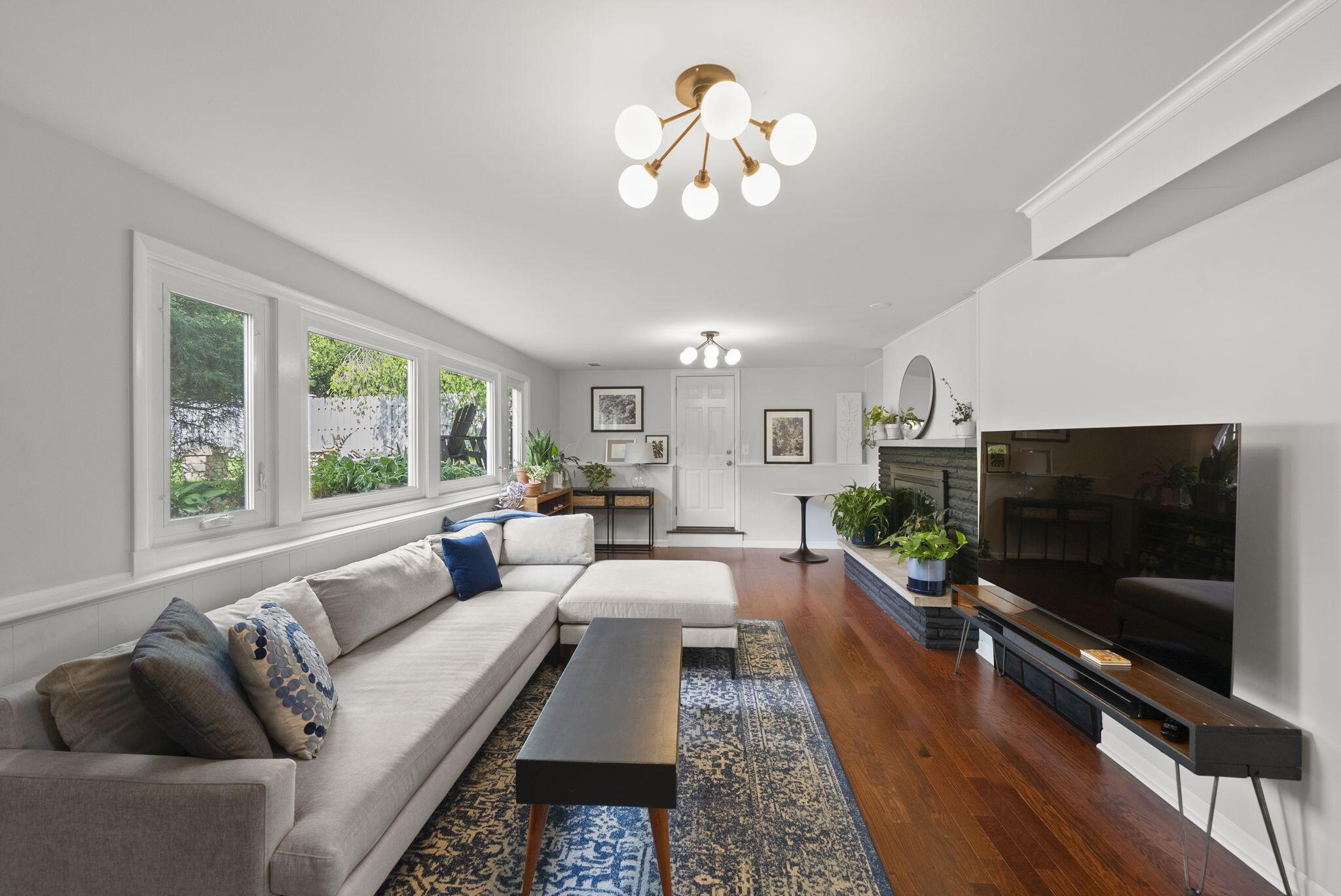 194 W New England Avenue