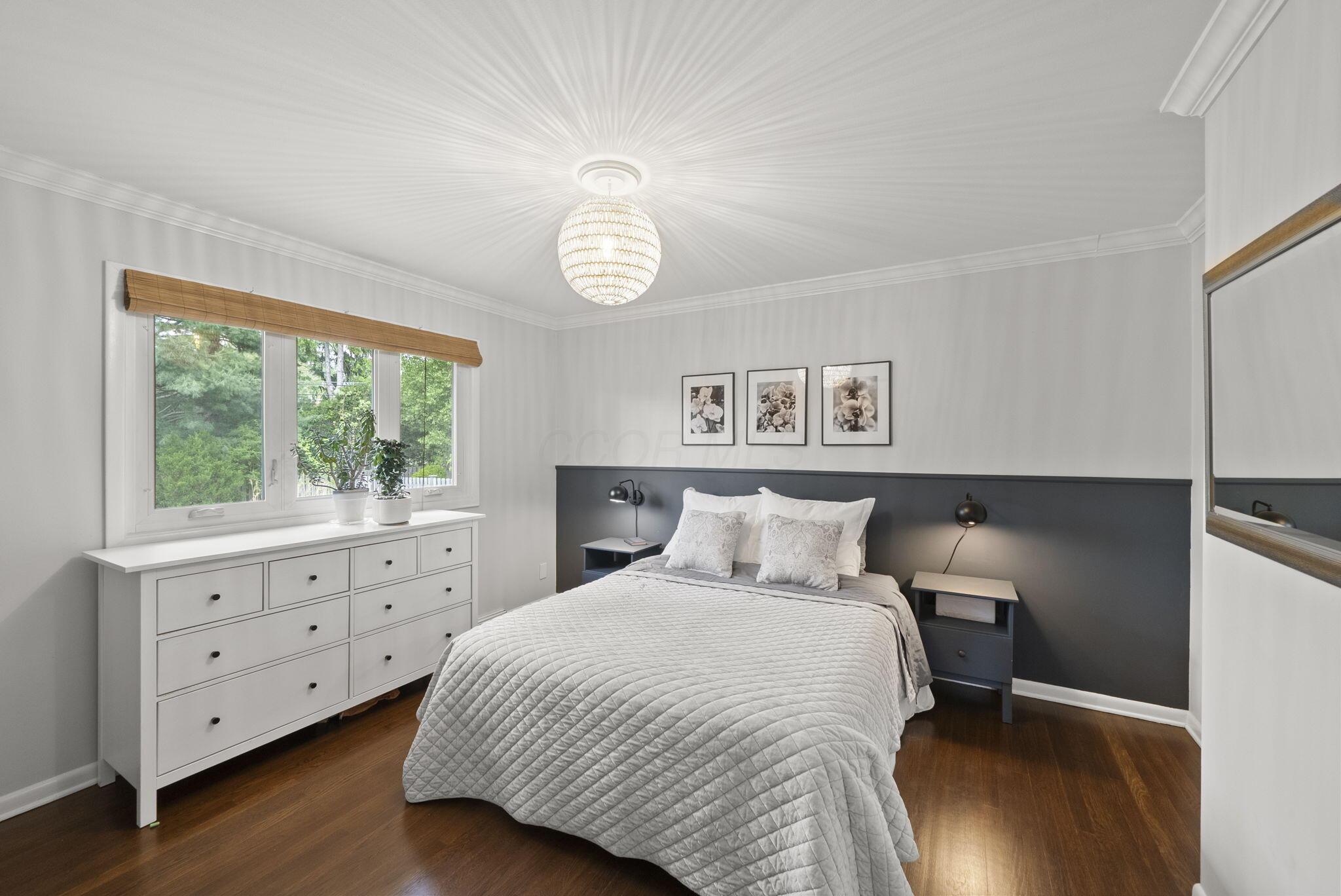 194 W New England Avenue