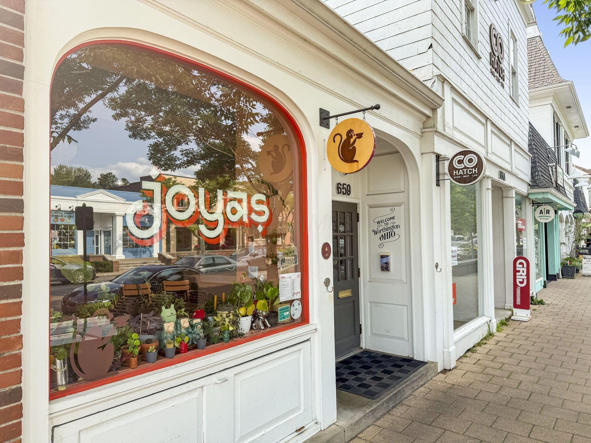 194 W New England Avenue