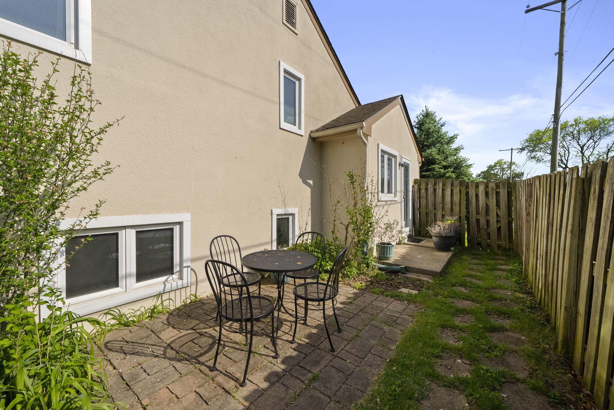 194 W New England Avenue