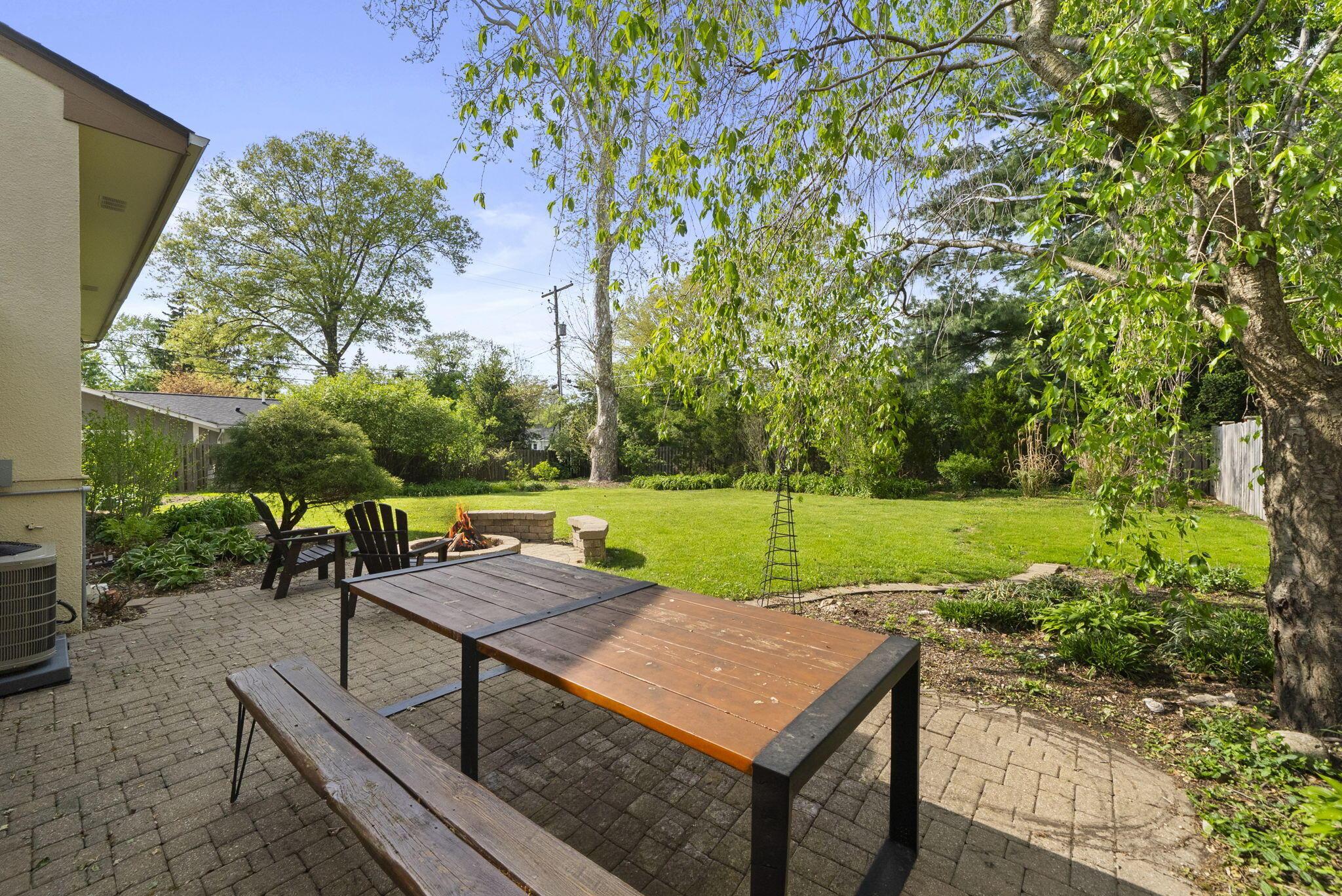 194 W New England Avenue