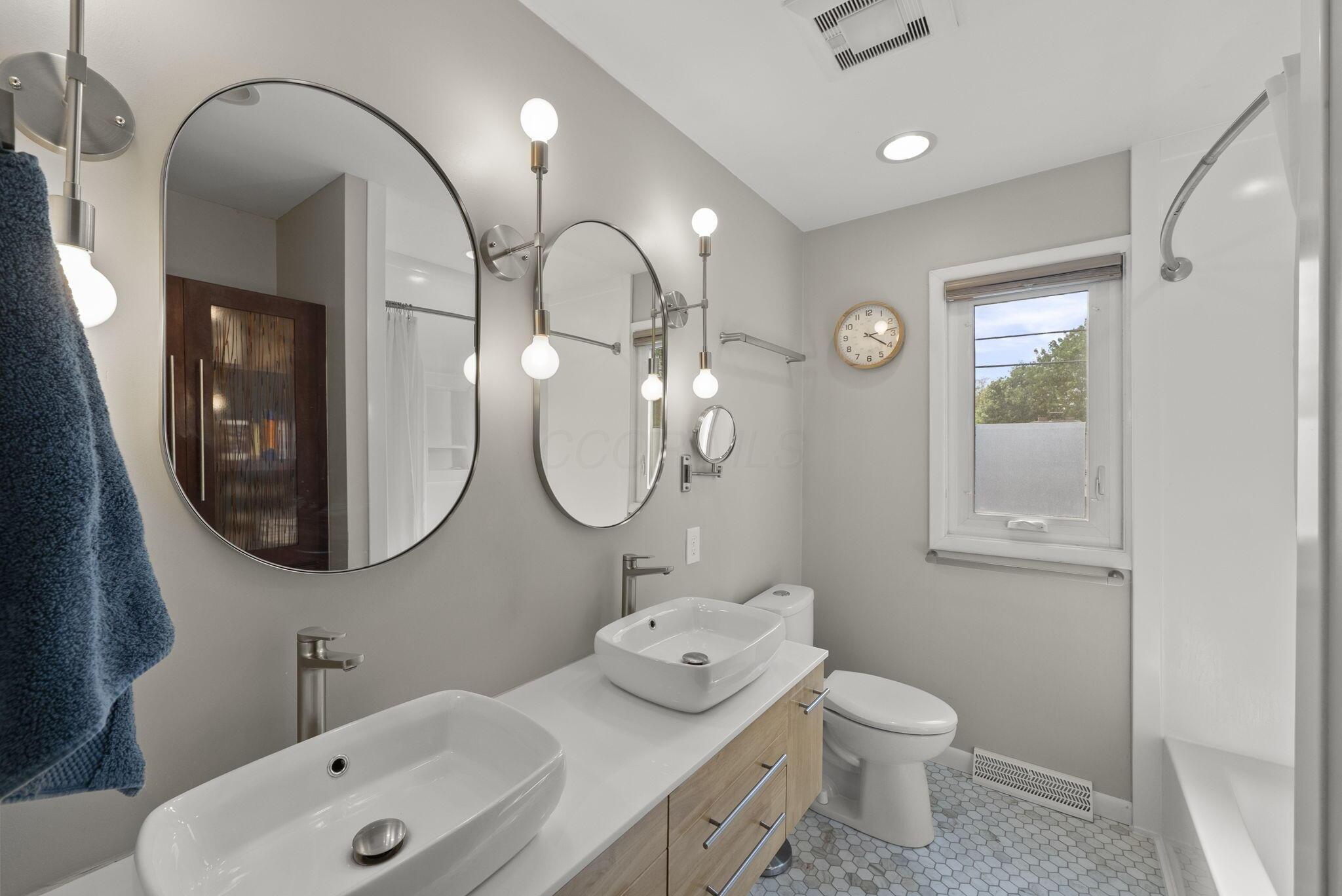 194 W New England Avenue