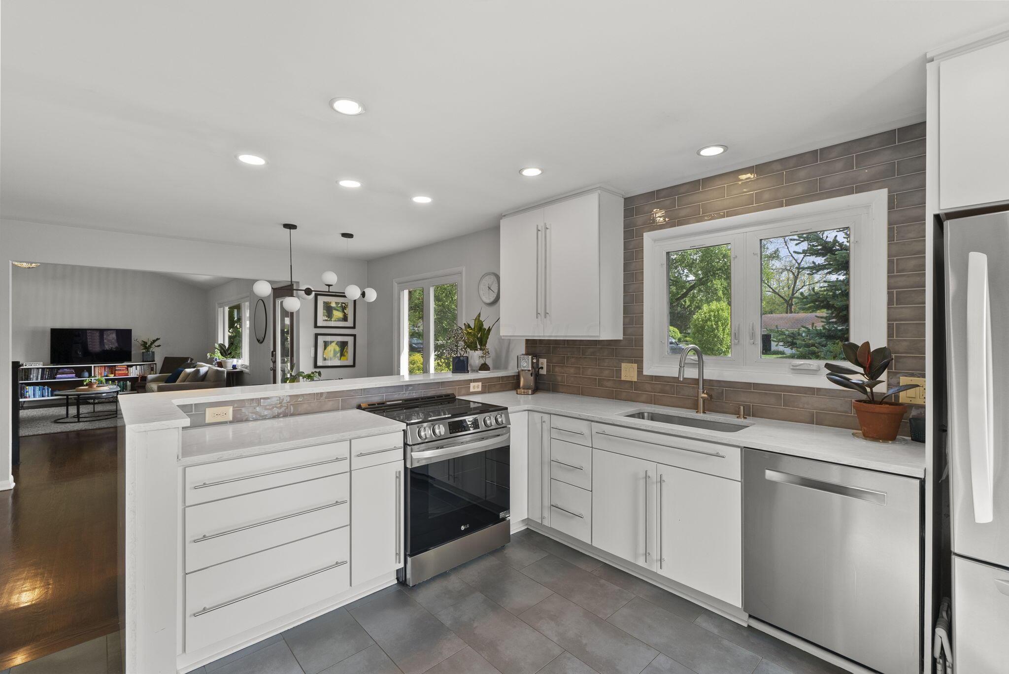 194 W New England Avenue