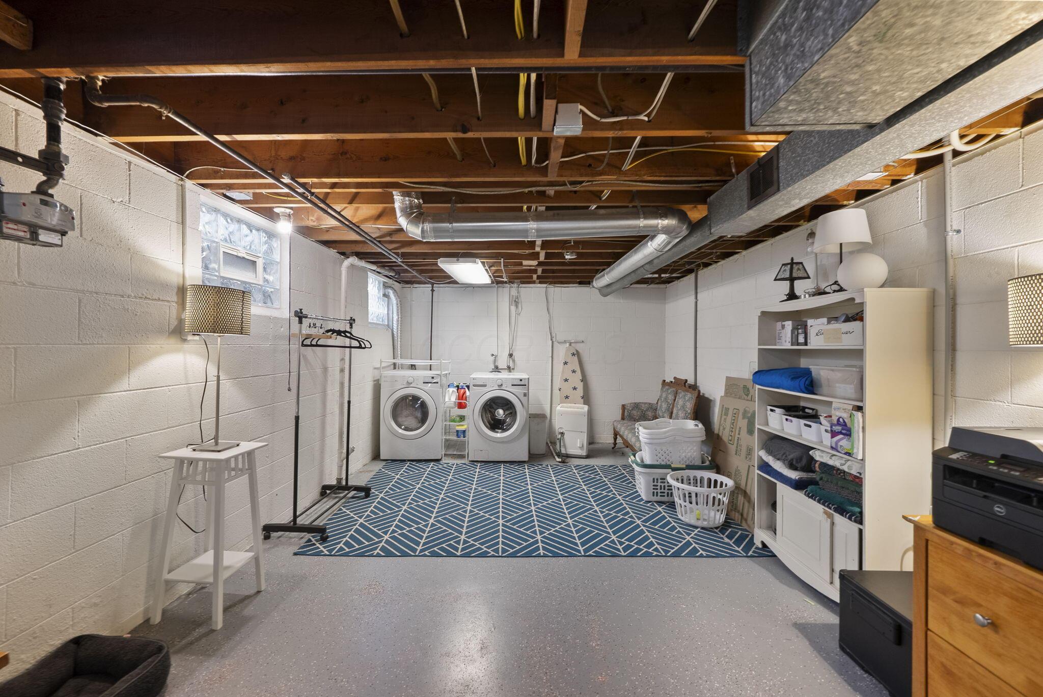 194 W New England Avenue