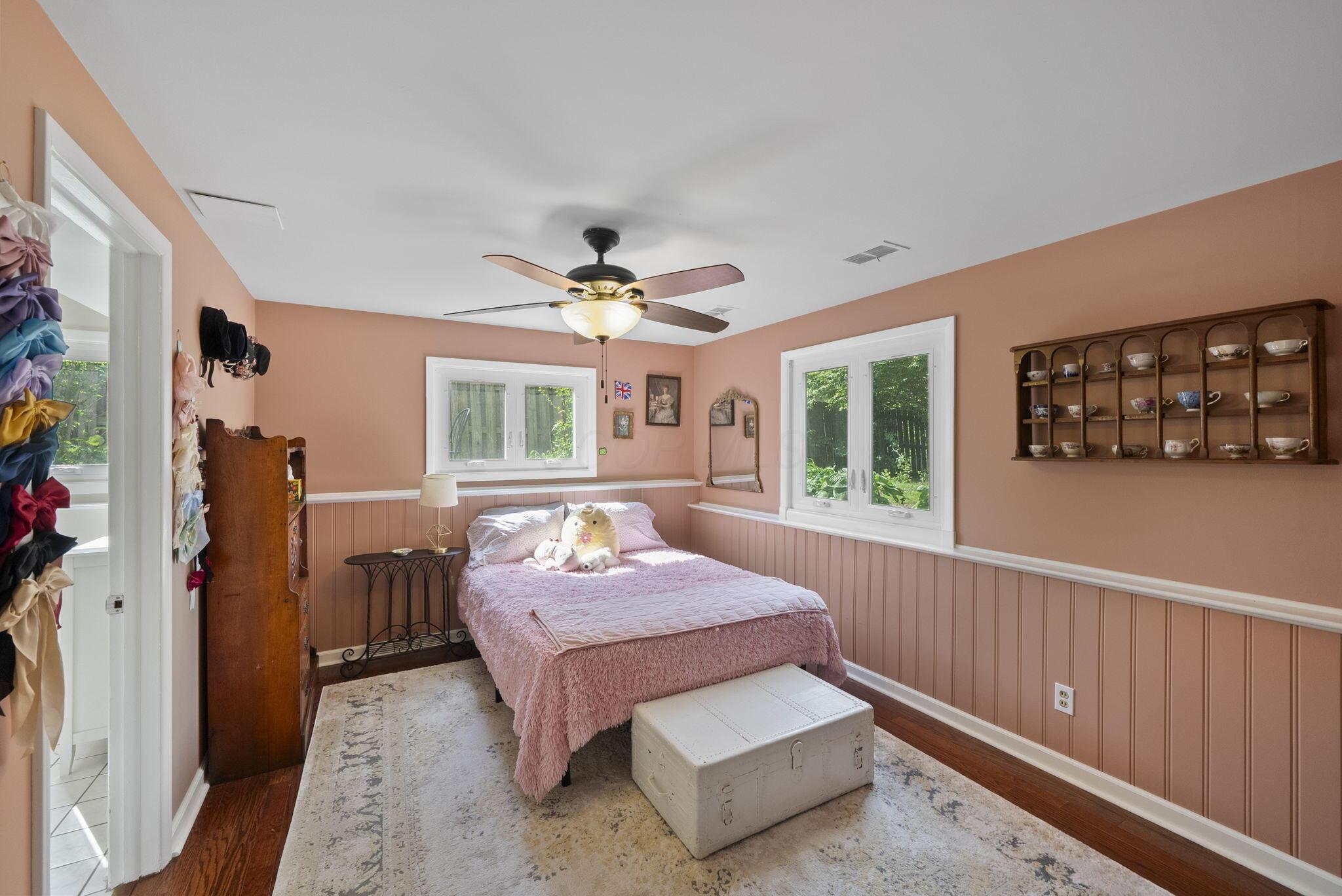 194 W New England Avenue