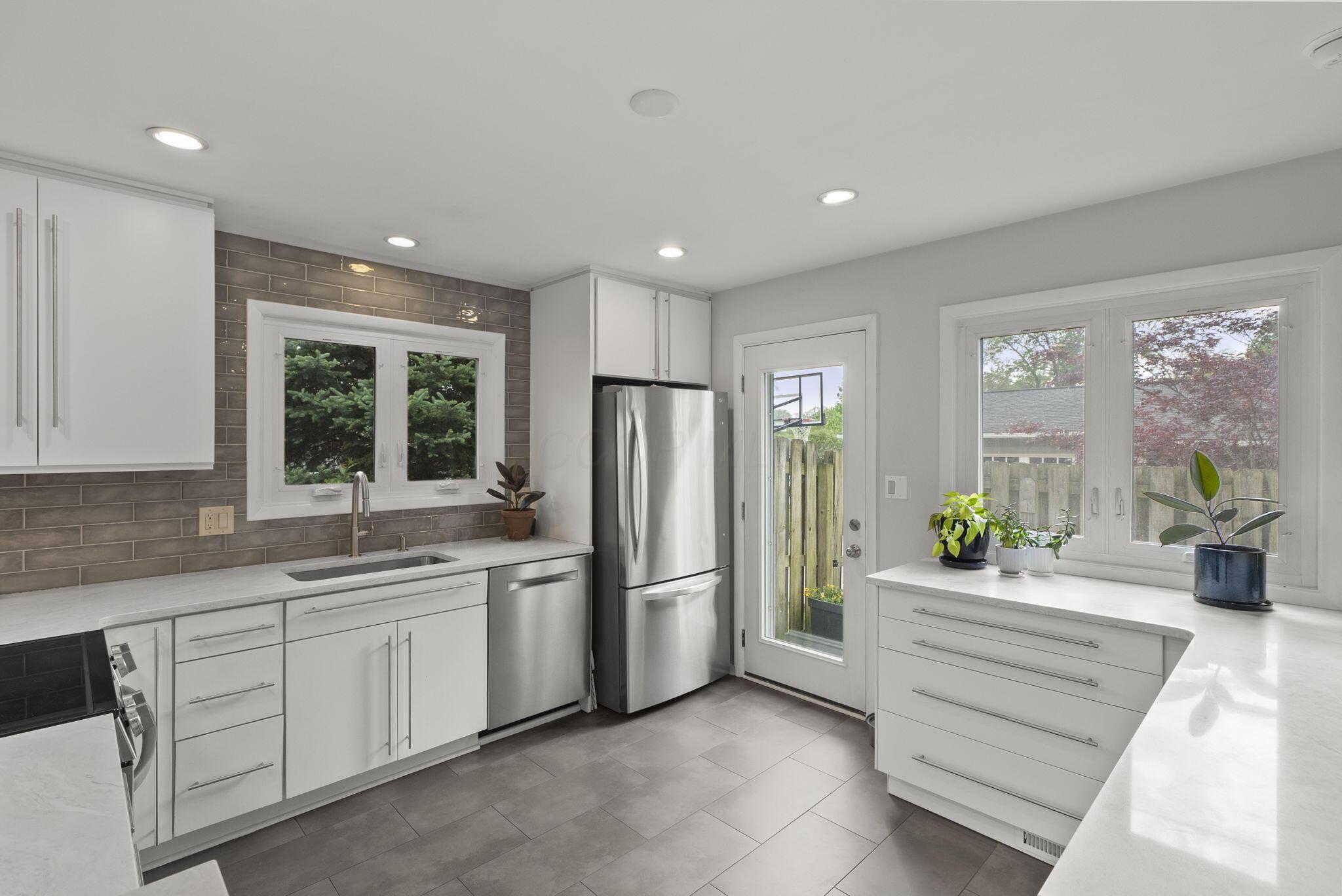 194 W New England Avenue