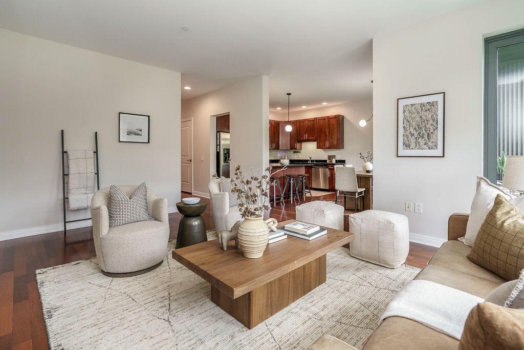 250 Daniel Burnham Square, 606