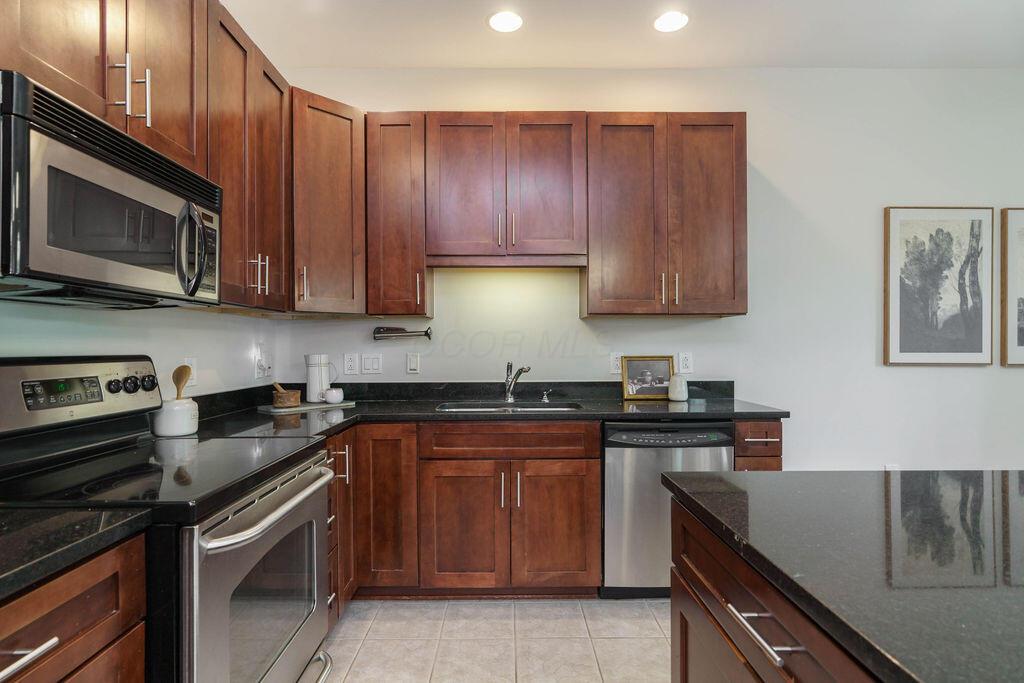 250 Daniel Burnham Square, 606