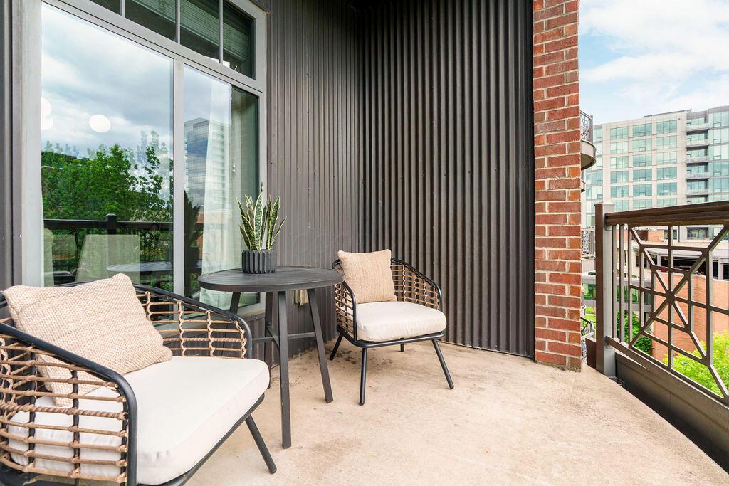 250 Daniel Burnham Square, 606