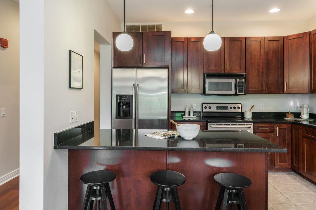 250 Daniel Burnham Square, 606