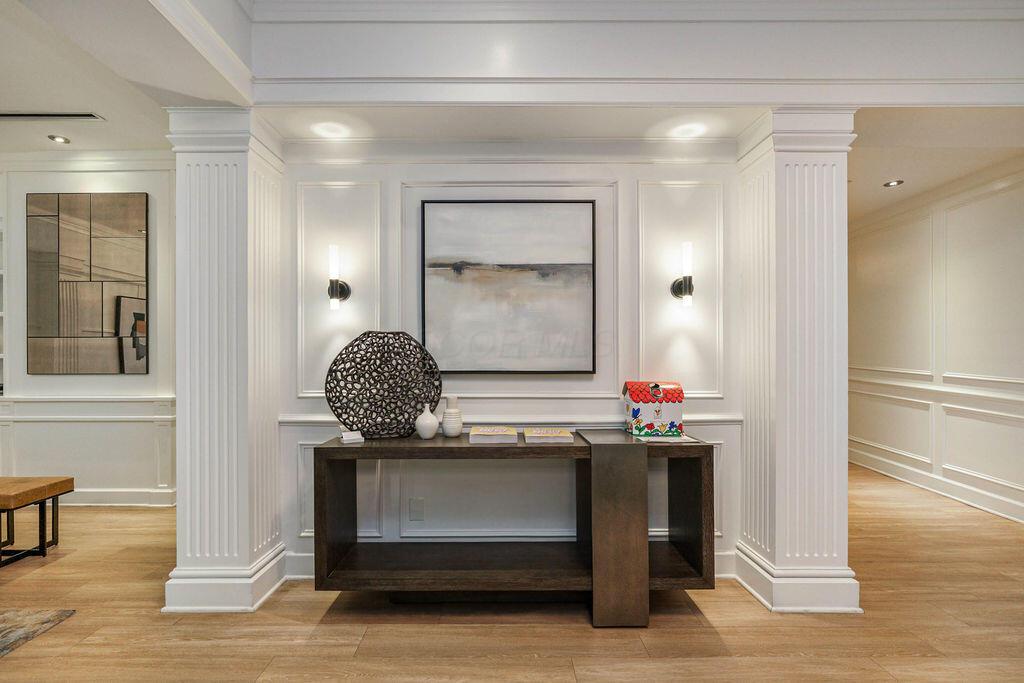 250 Daniel Burnham Square, 606