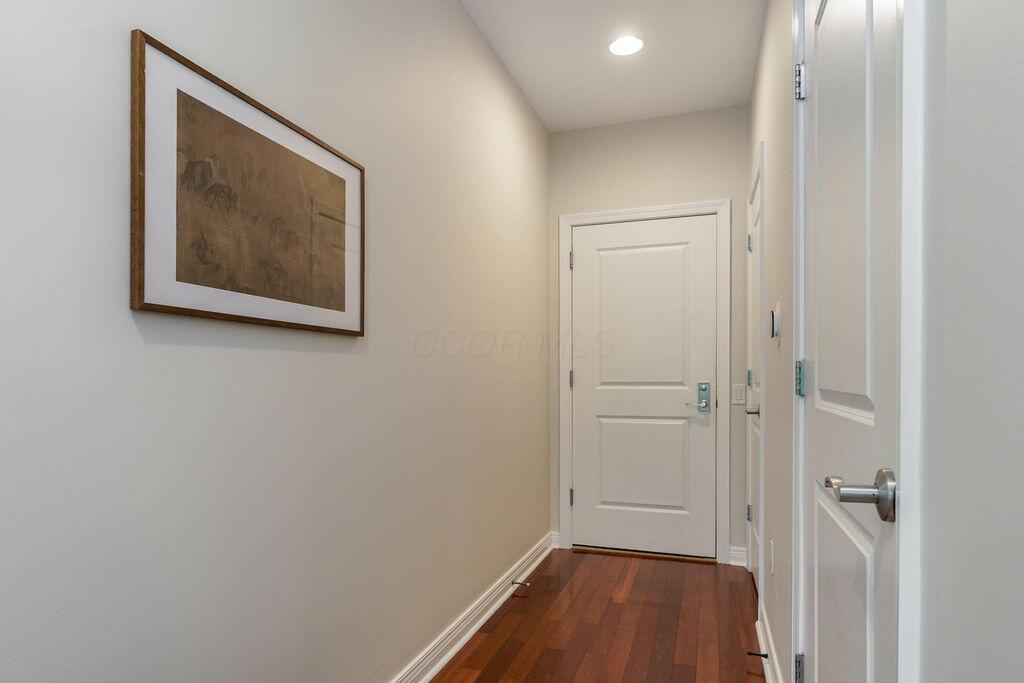 250 Daniel Burnham Square, 606