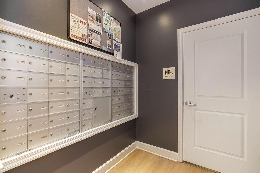 250 Daniel Burnham Square, 606