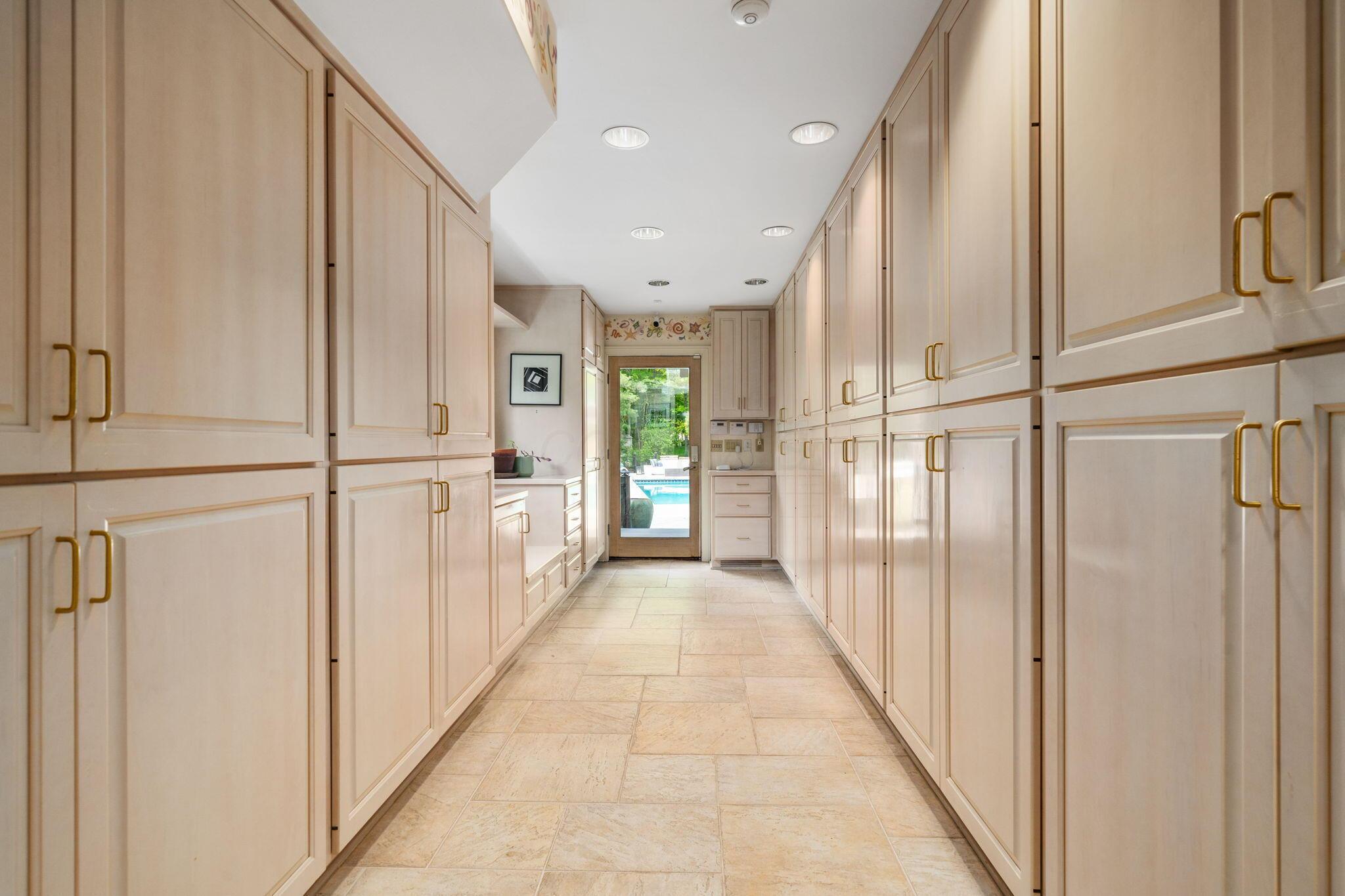 1707 Hyatts Road