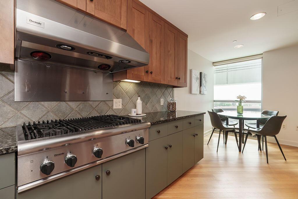 1 Miranova Place, 805