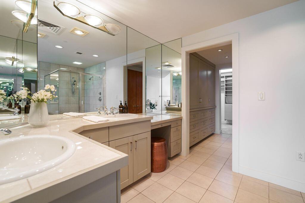 1 Miranova Place, 805