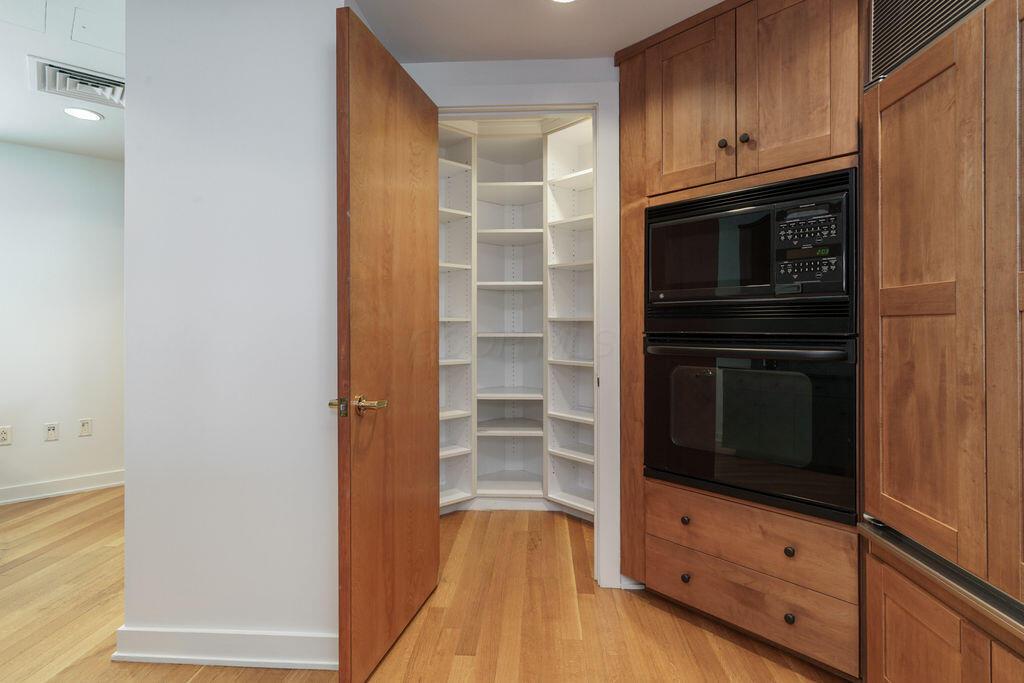1 Miranova Place, 805