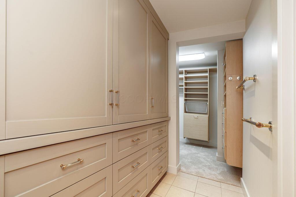 1 Miranova Place, 805