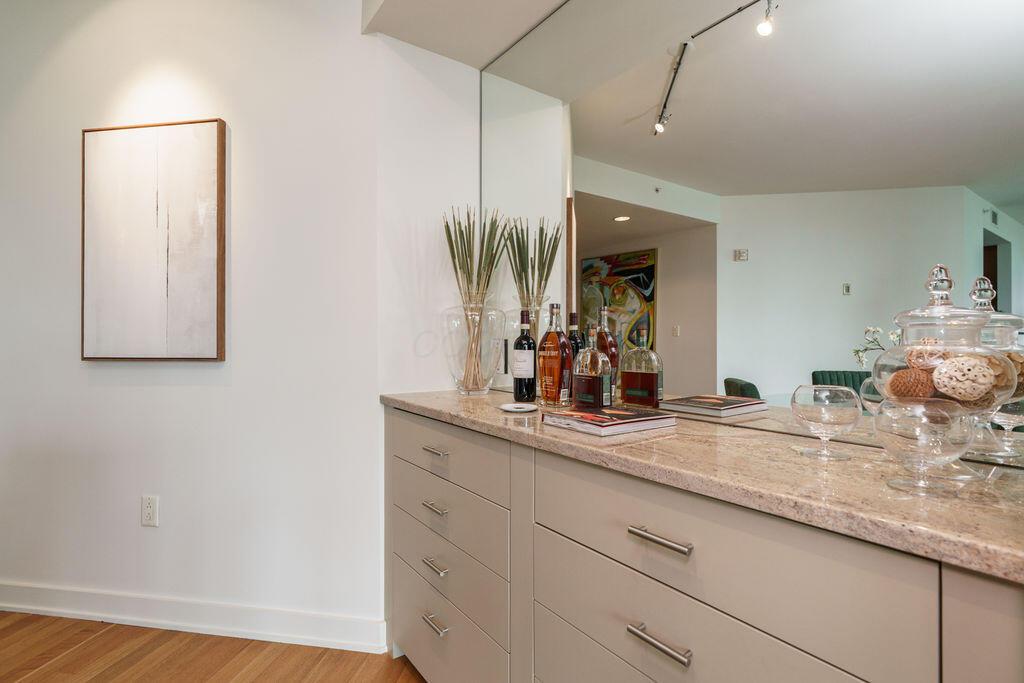 1 Miranova Place, 805