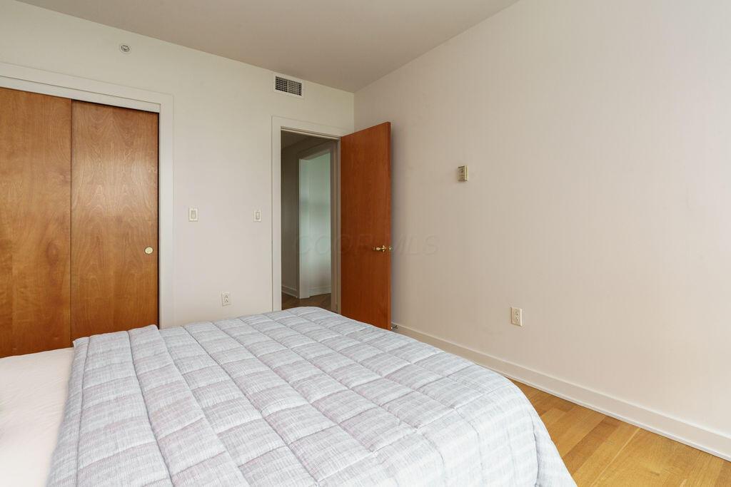 1 Miranova Place, 805