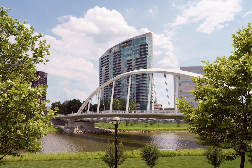1 Miranova Place, 805