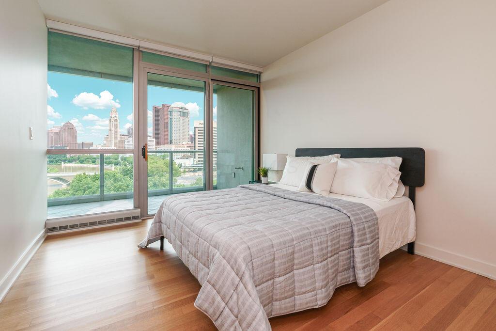 1 Miranova Place, 805