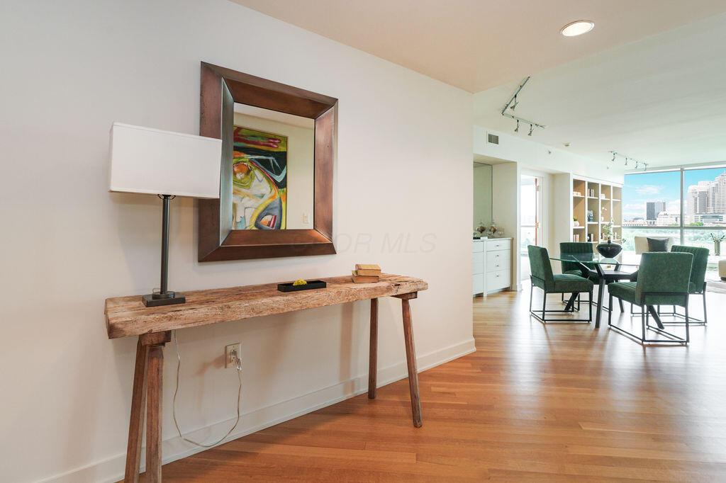 1 Miranova Place, 805