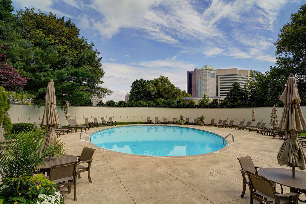 1 Miranova Place, 805