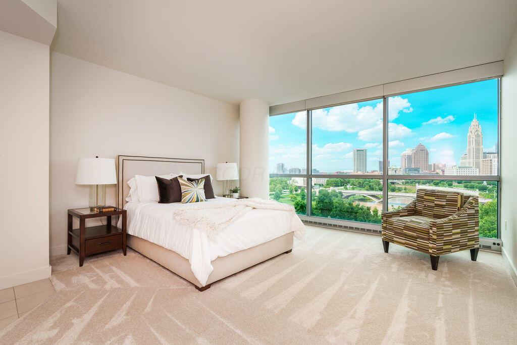 1 Miranova Place, 805