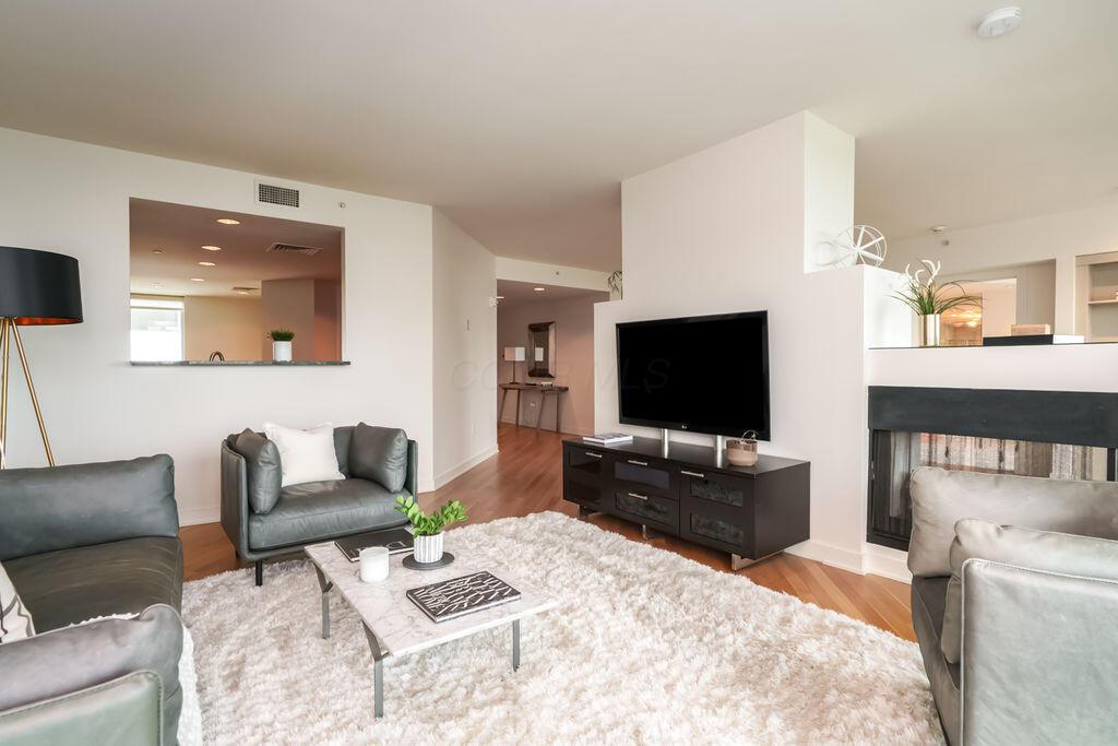 1 Miranova Place, 805