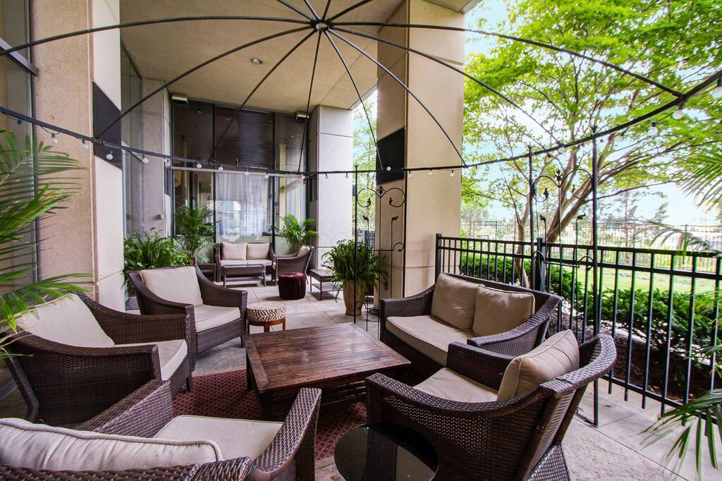 1 Miranova Place, 805