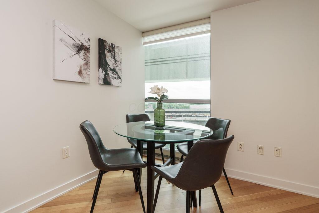 1 Miranova Place, 805