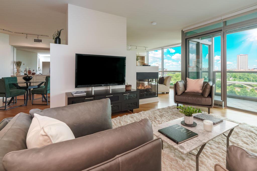 1 Miranova Place, 805