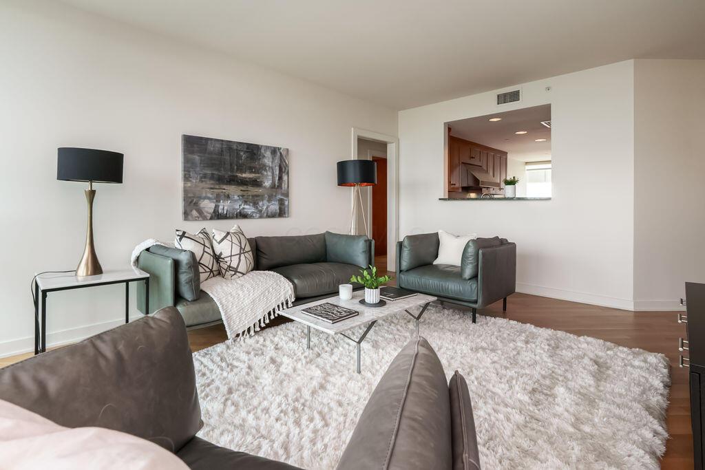 1 Miranova Place, 805