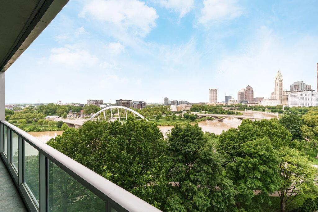 1 Miranova Place, 805