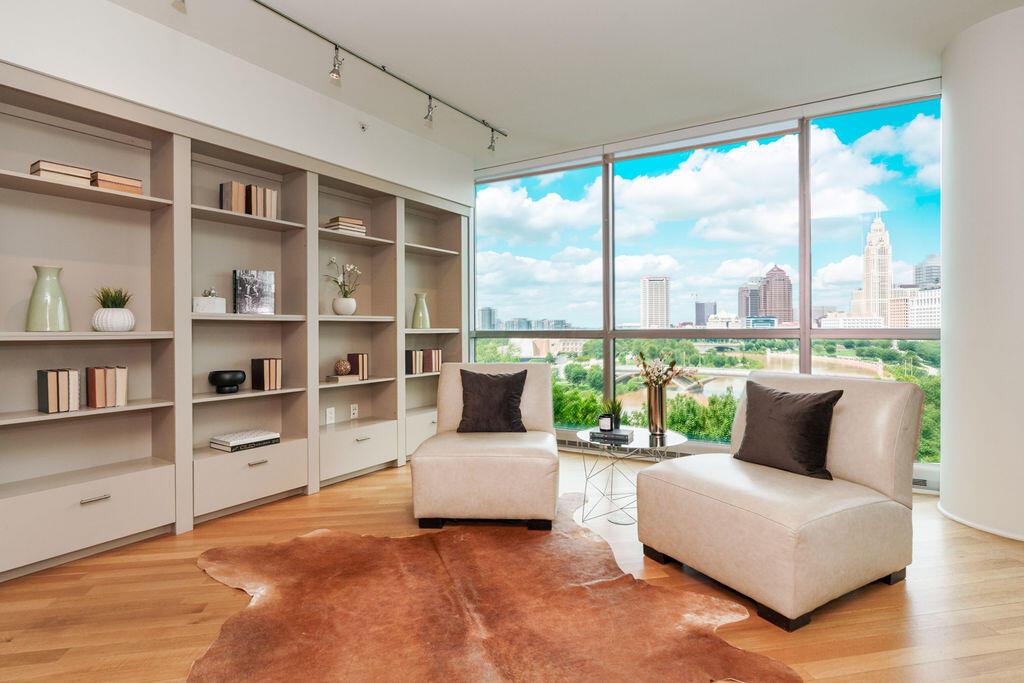 1 Miranova Place, 805