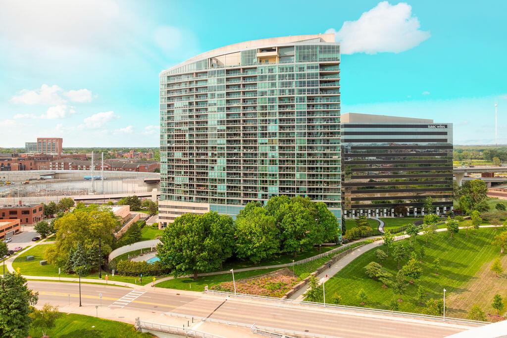 1 Miranova Place, 805