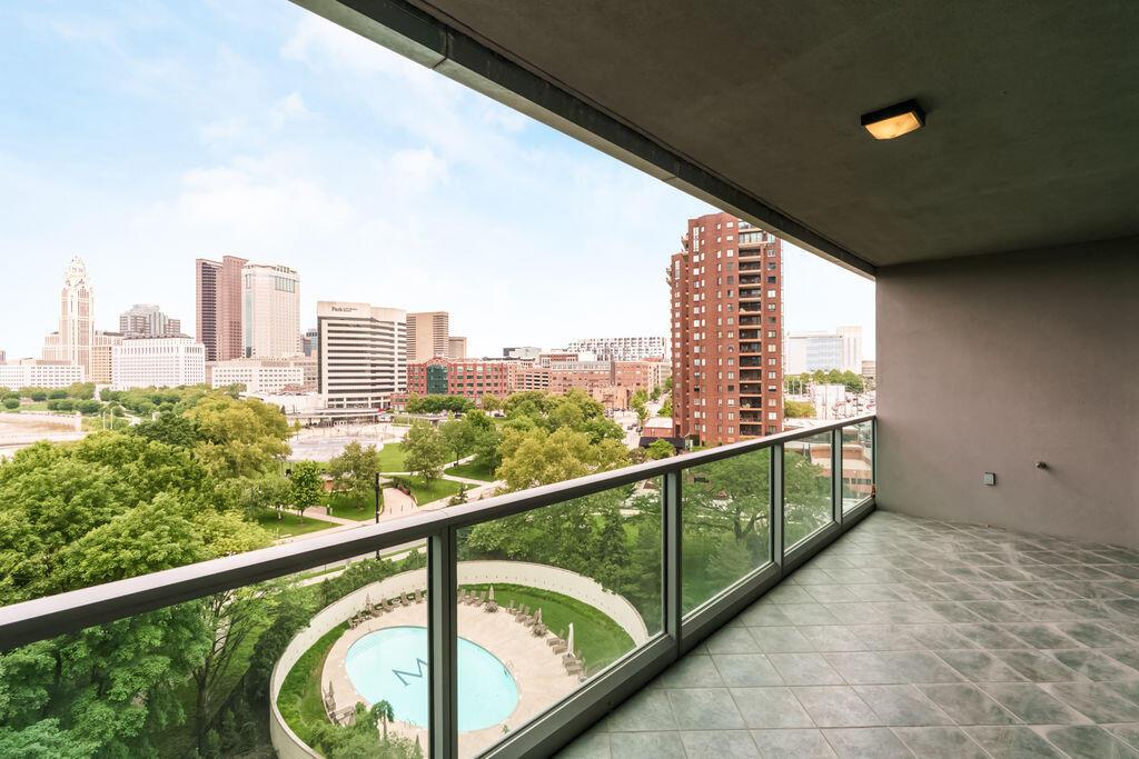 1 Miranova Place, 805