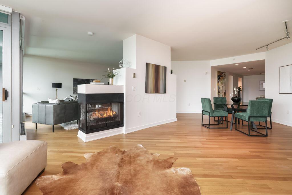 1 Miranova Place, 805