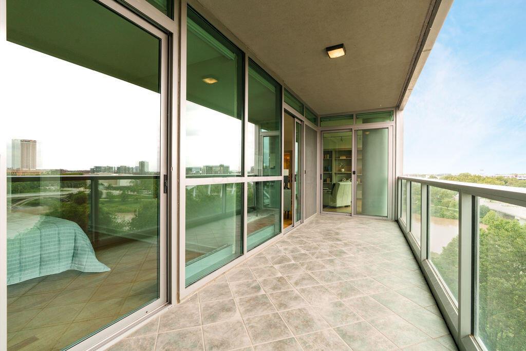 1 Miranova Place, 805