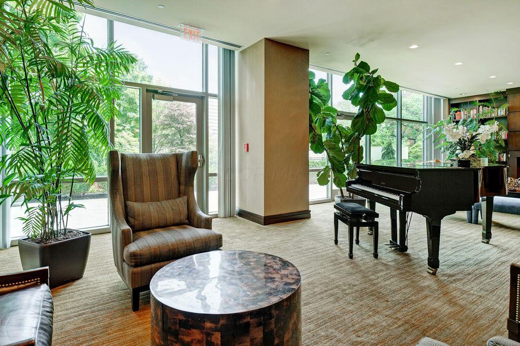 1 Miranova Place, 805