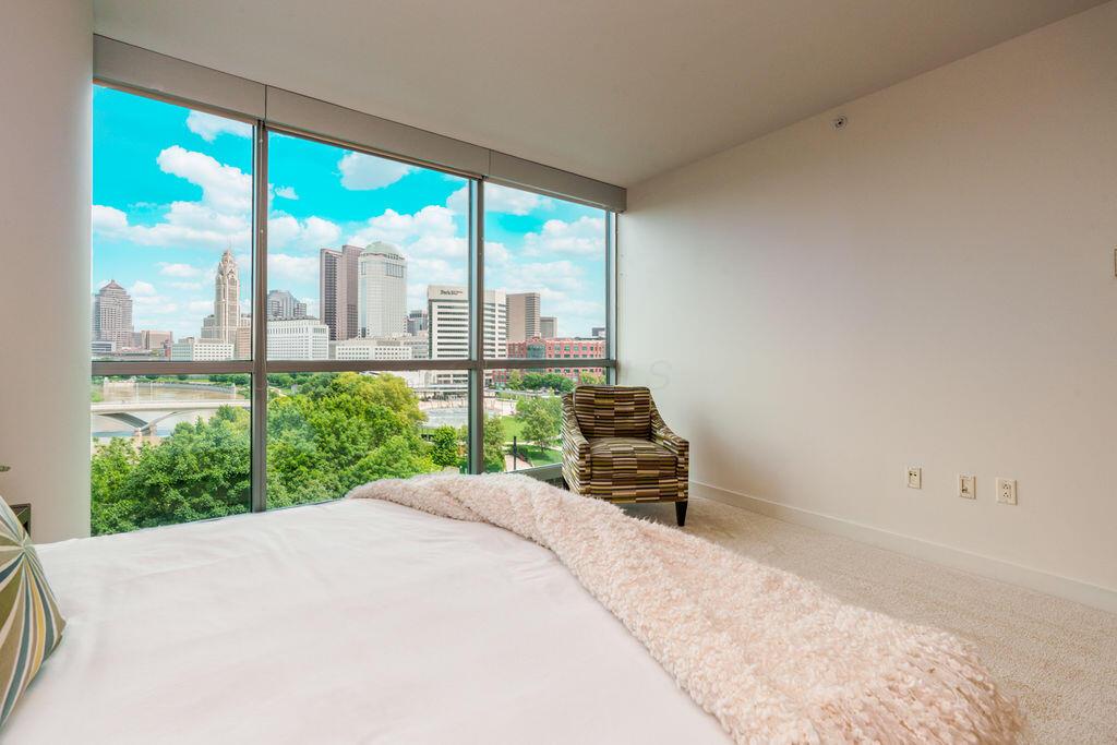 1 Miranova Place, 805