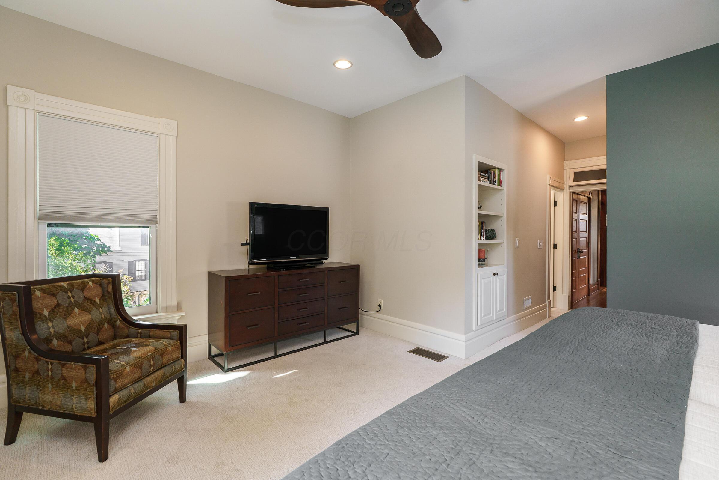 544 S 6th Street
