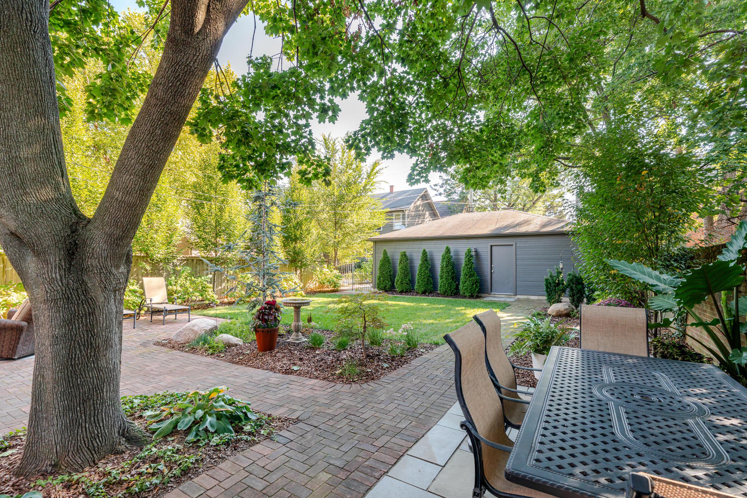 544 S 6th Street