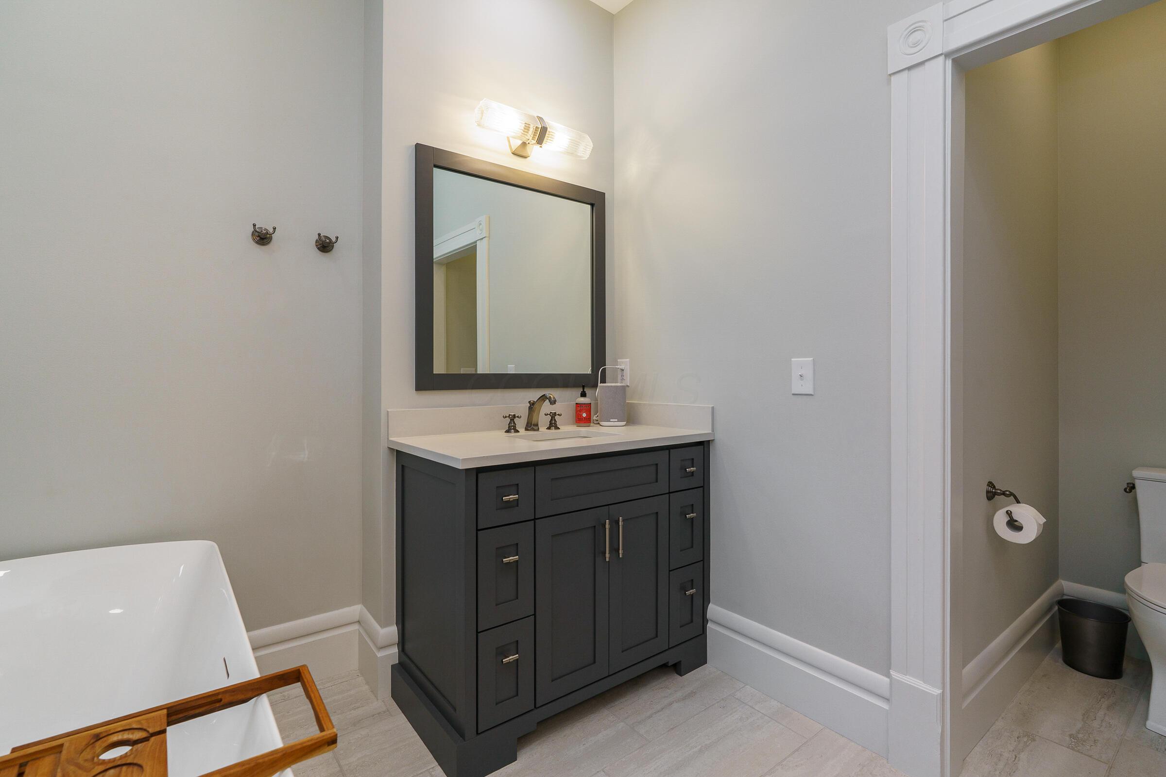 544 S 6th Street