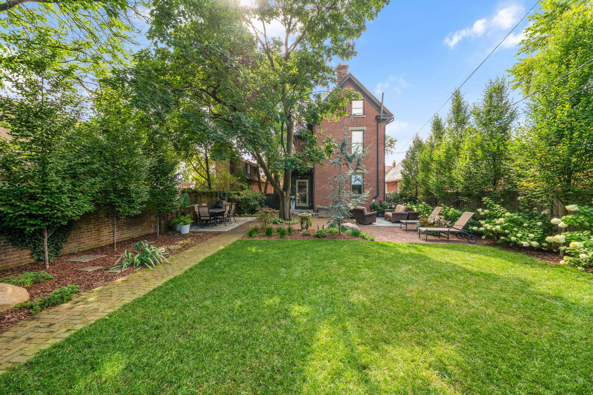 544 S 6th Street