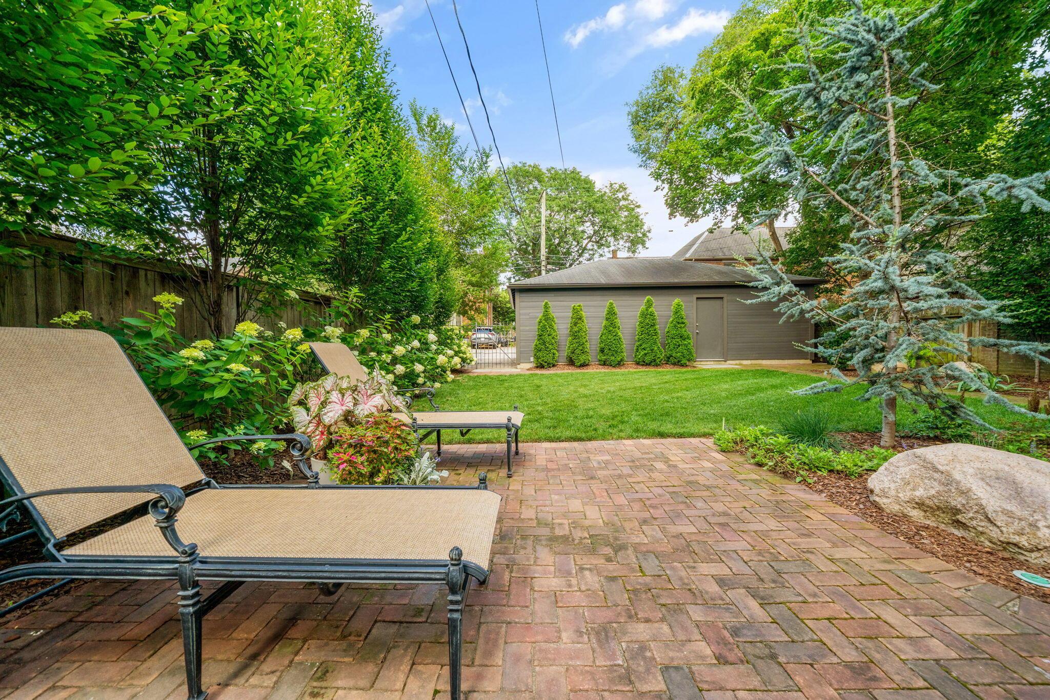 544 S 6th Street
